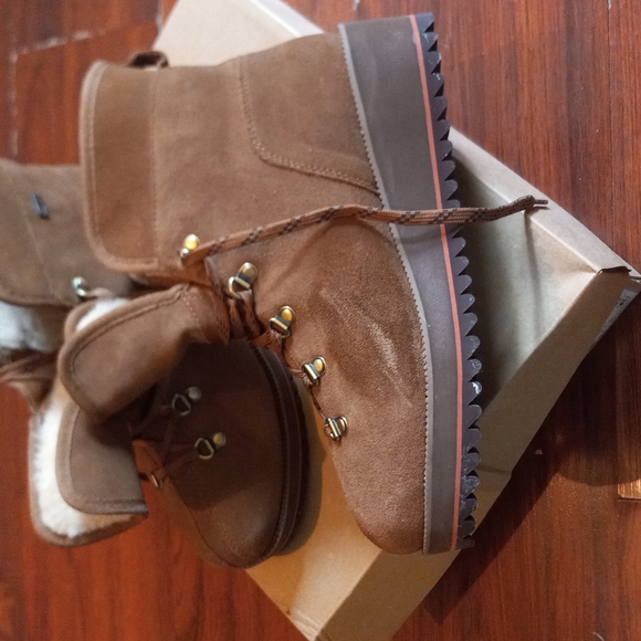 UGG Birch Lace Up boot - Picture 7 of 8